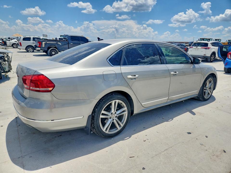 60045316 :رقم المزاد ، 1VWCN7A32EC087242 vin ، 2014 Volkswagen Passat مزاد بيع