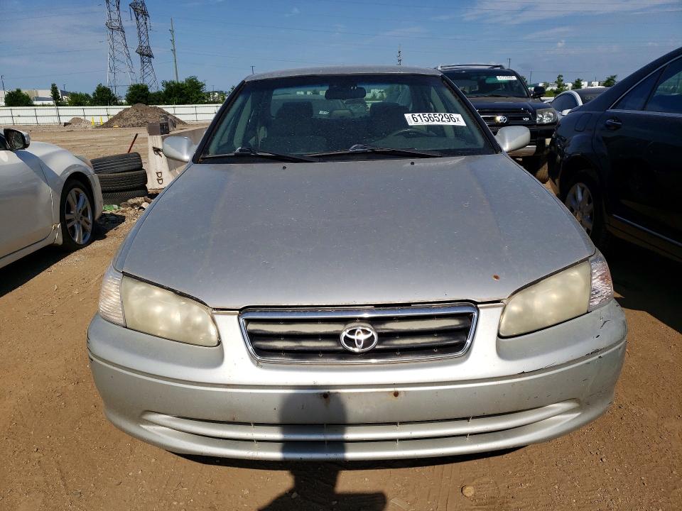 61565296 :رقم المزاد ، 4T1BF22K41U962972 vin ، 2001 Toyota Camry مزاد بيع