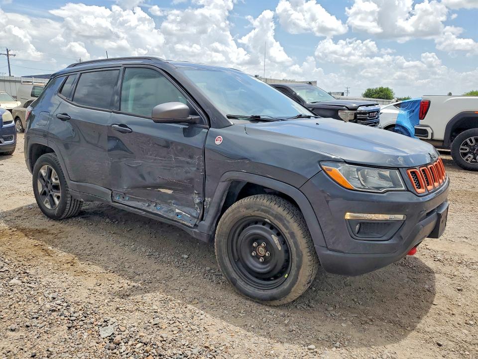 59805476 :رقم المزاد ، 3C4NJDDB0JT168649 vin ، 2018 Jeep Compass مزاد بيع