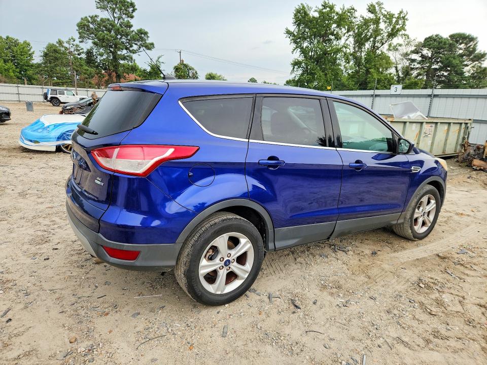 2015 Ford Escape მანქანა იყიდება აუქციონზე, vin: 1FMCU9GX7FUC21262, აუქციონის ნომერი: 61630566