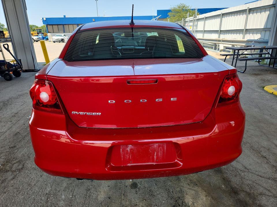 62820526 :رقم المزاد ، 1B3BD2FG2BN573888 vin ، 2011 Dodge Avenger مزاد بيع
