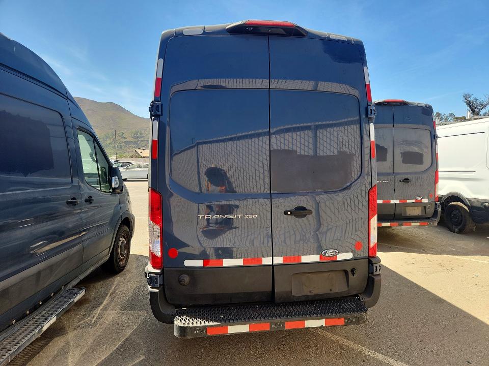 2020 Ford Transit მანქანა იყიდება აუქციონზე, vin: 1FTBR3X80LKB27786, აუქციონის ნომერი: 64162956