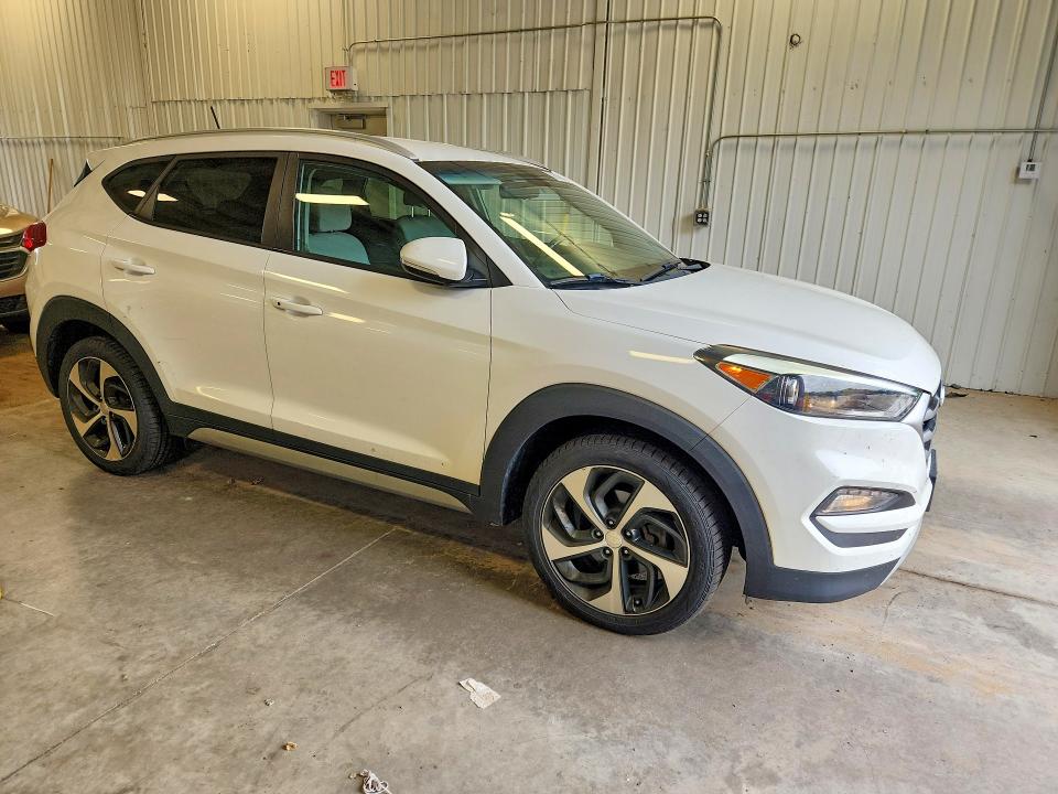 2017 Hyundai Tucson მანქანა იყიდება აუქციონზე, vin: KM8J3CA25HU281886, აუქციონის ნომერი: 62633956