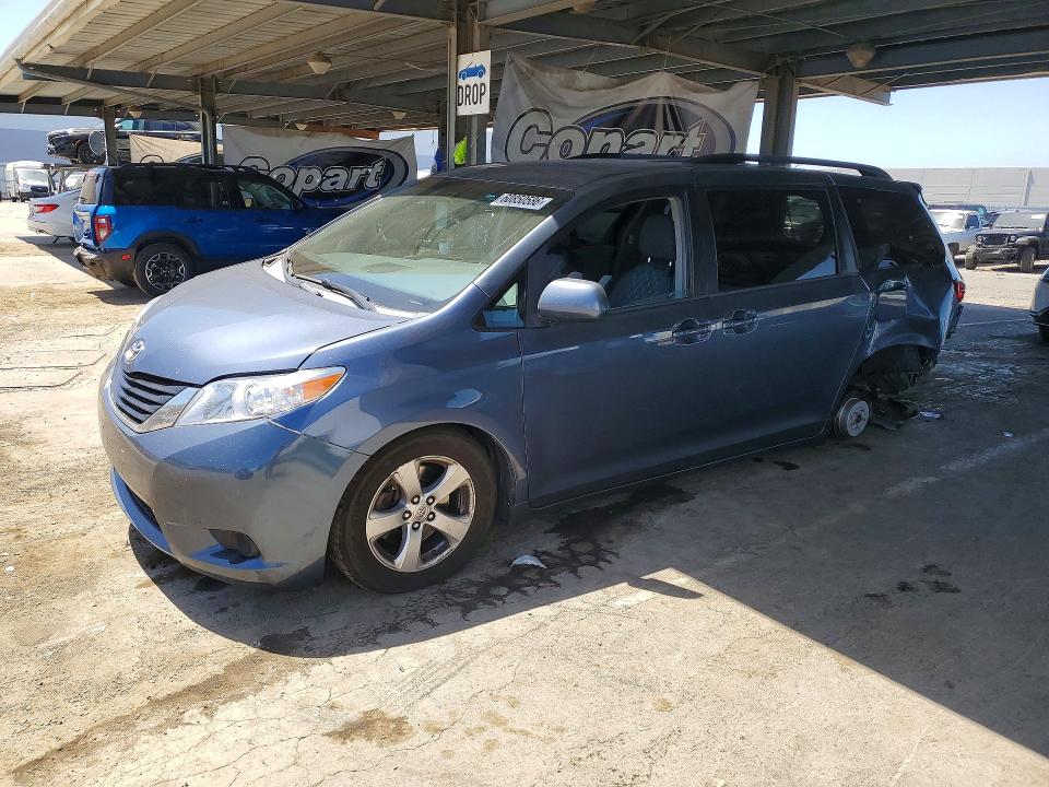 2015 Toyota Sienna მანქანა იყიდება აუქციონზე, vin: 5TDKK3DC2FS615115, აუქციონის ნომერი: 60850586