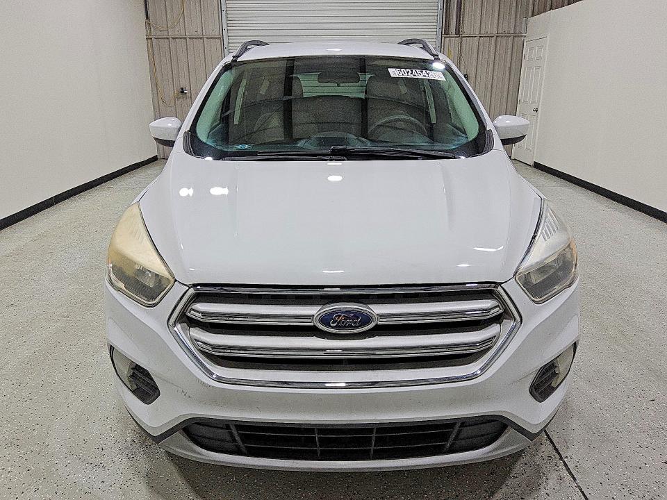 60245426 :رقم المزاد ، 1FMCU0GD2JUA60880 vin ، 2018 Ford Escape مزاد بيع