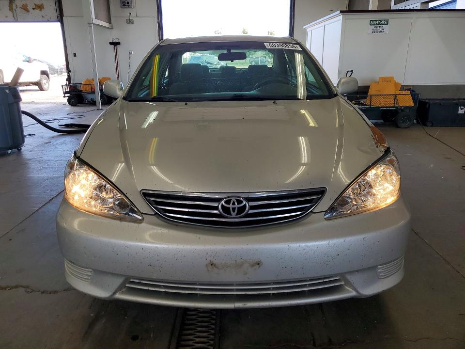 60390856 :رقم المزاد ، 4T1BE32KX5U630551 vin ، 2005 Toyota Camry مزاد بيع
