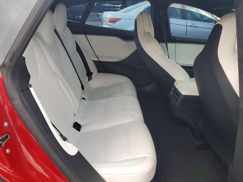 63240856 :رقم المزاد ، 5YJSA1E21JF286627 vin ، 2018 Tesla Model S مزاد بيع