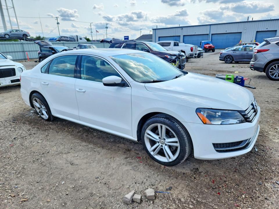62324346 :رقم المزاد ، 1VWBS7A33EC053041 vin ، 2014 Volkswagen Passat مزاد بيع