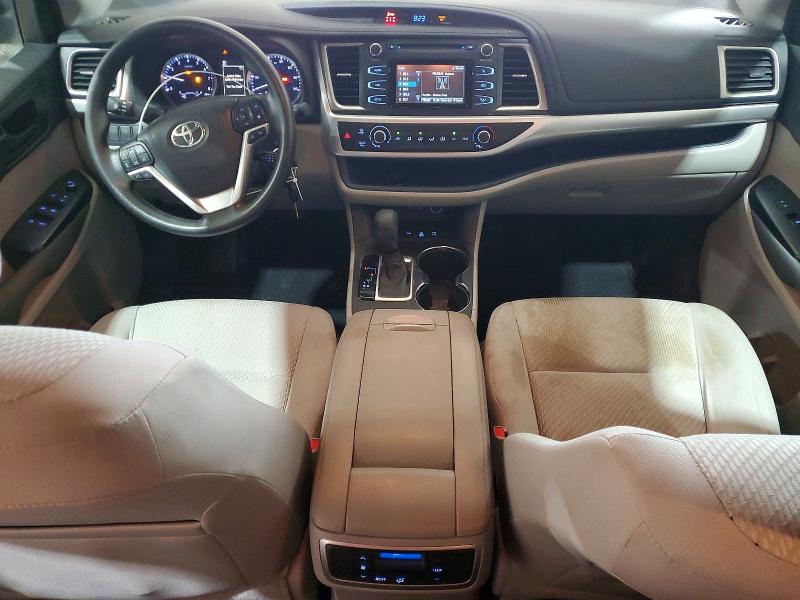60449966 :رقم المزاد ، 5TDBZRFH5JS805880 vin ، 2018 Toyota Highlander مزاد بيع