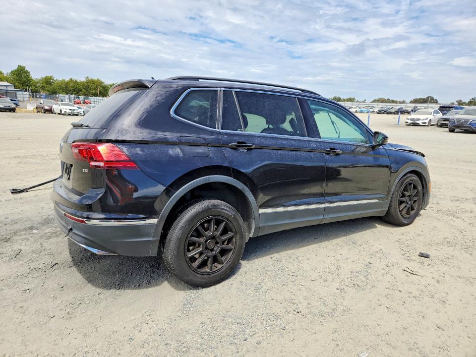 Продажа на аукционе авто 2018 Volkswagen Tiguan, vin: 3VV3B7AX1JM027154, номер лота: 61513176