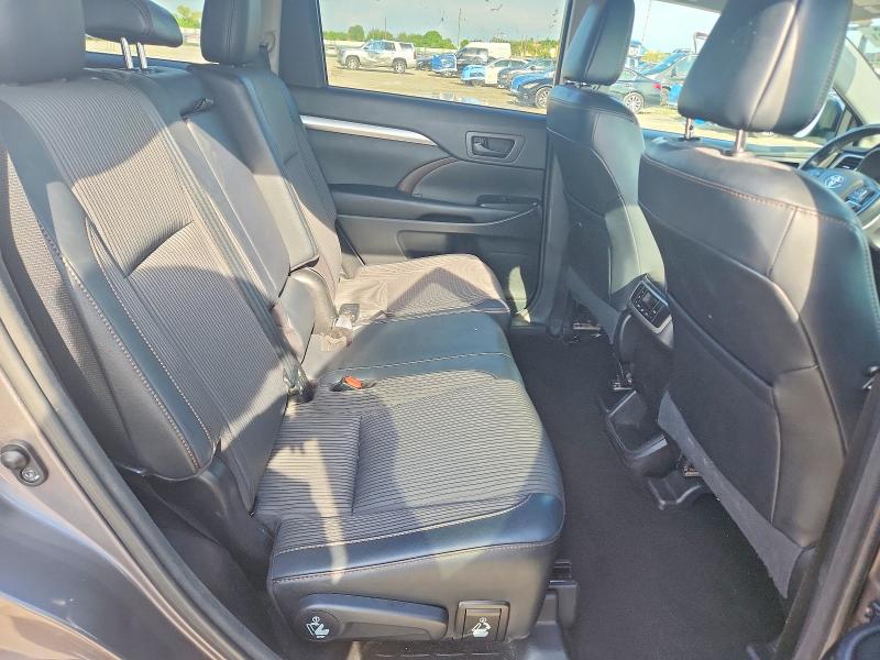 2017 Toyota Highlander მანქანა იყიდება აუქციონზე, vin: 5TDBZRFH0HS414372, აუქციონის ნომერი: 63212066
