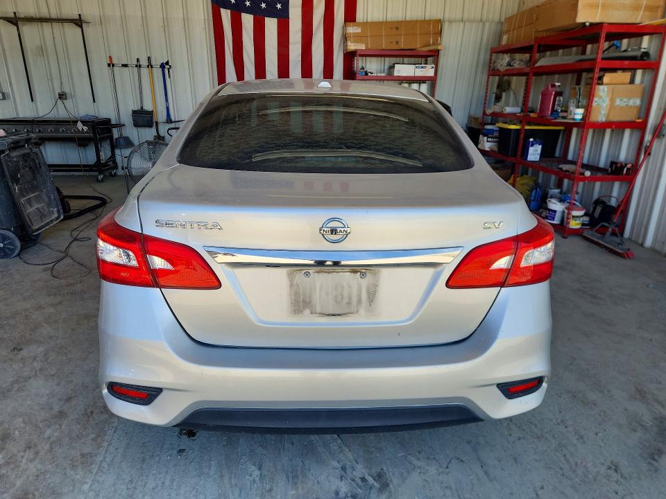 61293936 :رقم المزاد ، 3N1AB7AP0JY268091 vin ، 2018 Nissan Sentra مزاد بيع
