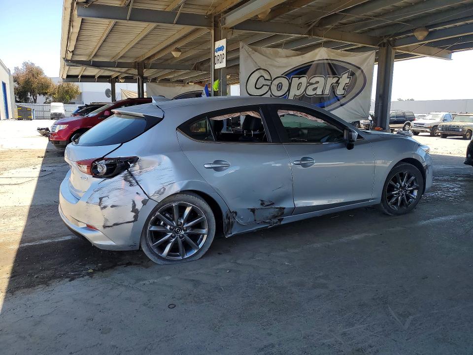 62869886 :رقم المزاد ، 3MZBN1M30JM166535 vin ، 2018 Mazda 3 مزاد بيع