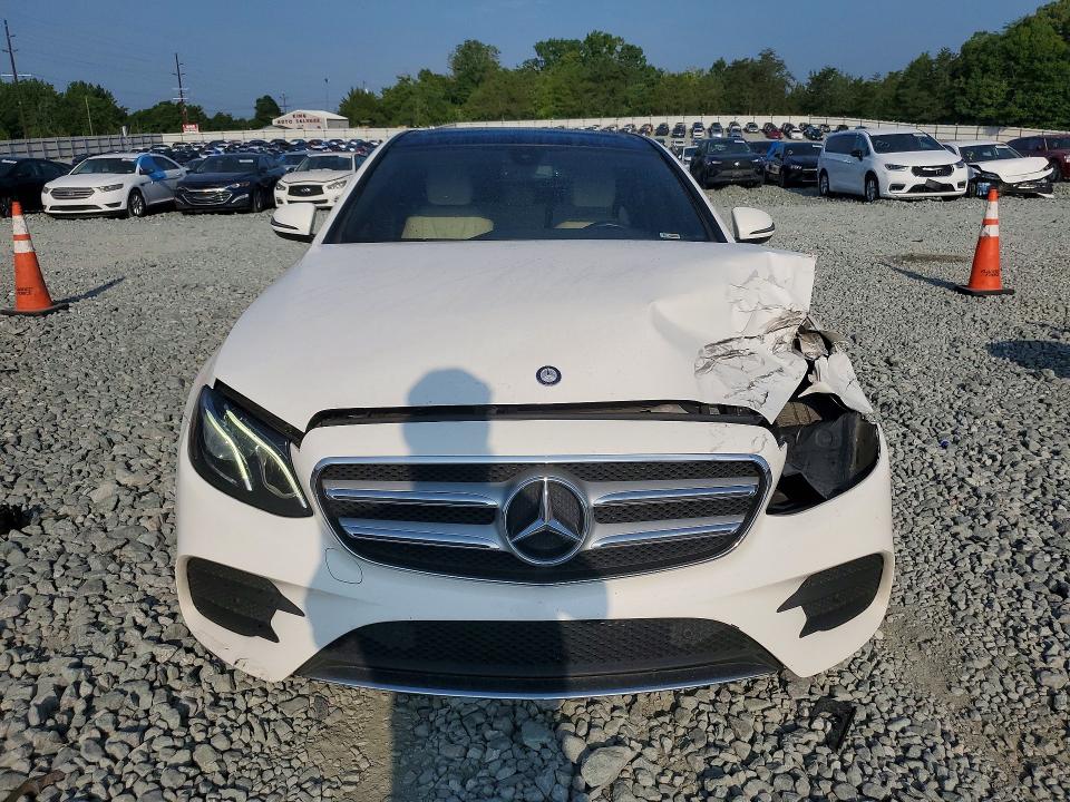 59265156 :رقم المزاد ، WDDZF4KB9HA032954 vin ، 2017 Mercedes-benz E مزاد بيع