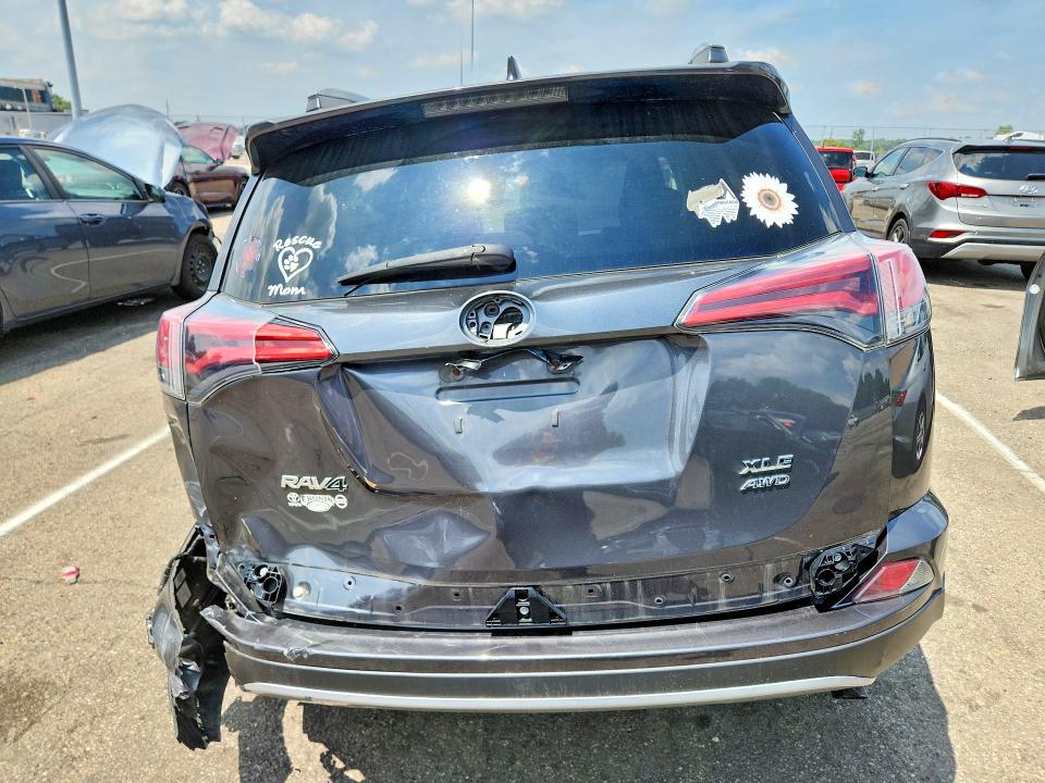 Продажа на аукционе авто 2018 Toyota Rav4, vin: 2T3RFREVXJW851623, номер лота: 62575656
