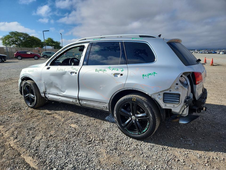 Продажа на аукционе авто 2017 Volkswagen Touareg, vin: WVGRF7BP2HD006309, номер лота: 62092056