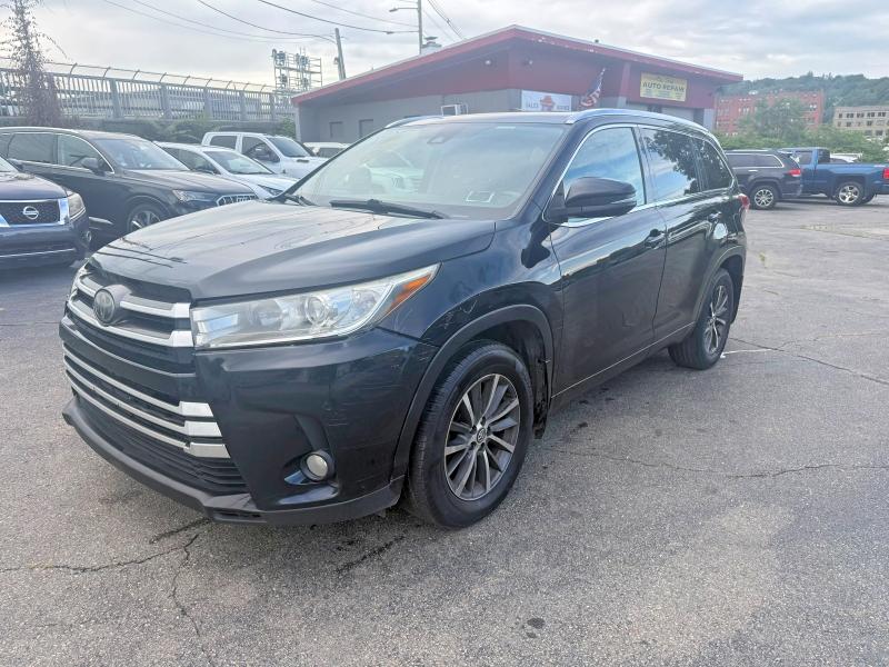 Auction sale of the 2017 Toyota Highlander, vin: 5TDJZRFH6HS371118, lot number: 63611696