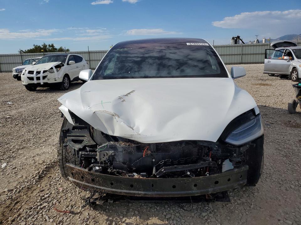 2017 Tesla Model X მანქანა იყიდება აუქციონზე, vin: 5YJXCAE20HF046303, აუქციონის ნომერი: 61893126