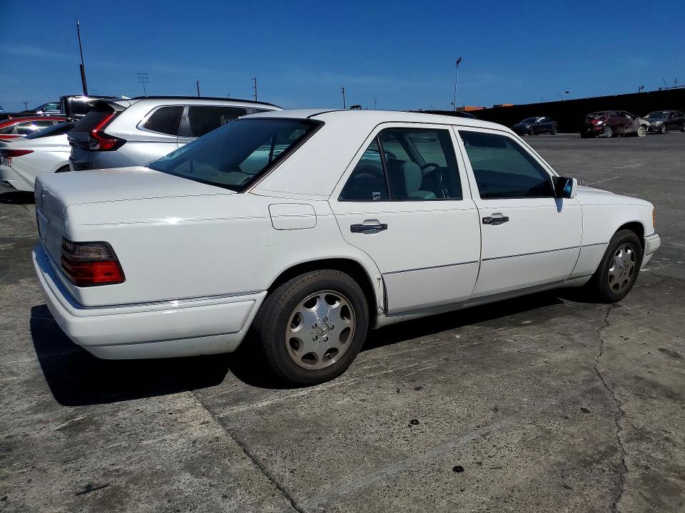 1995 Mercedes-benz E მანქანა იყიდება აუქციონზე, vin: WDBEA32EXSC271970, აუქციონის ნომერი: 62513686