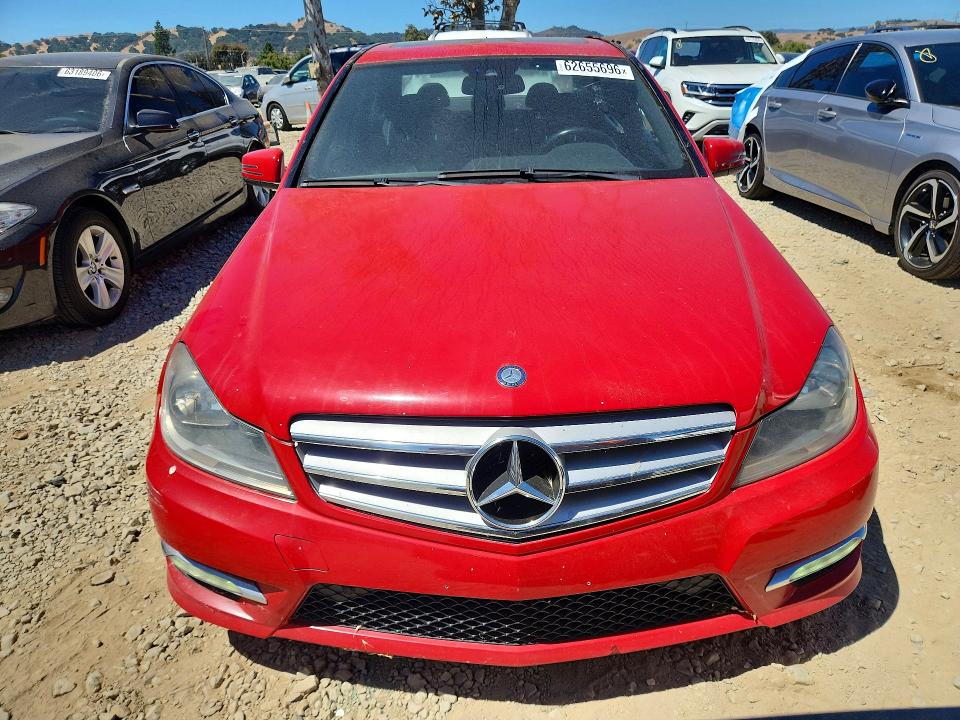 Продажа на аукционе авто 2012 Mercedes-benz C, vin: WDDGF4HB7CR203418, номер лота: 62655696