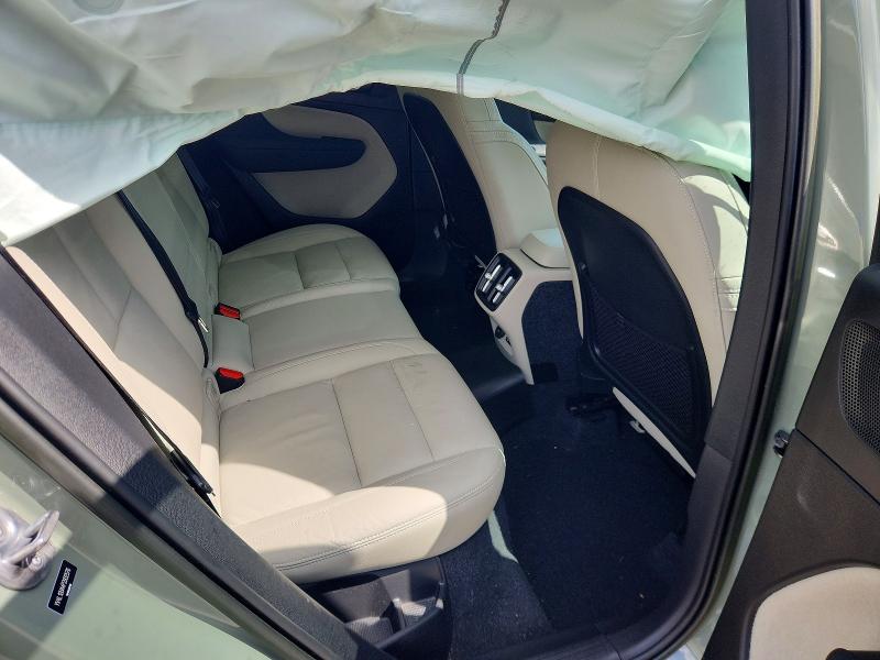 60587736 :رقم المزاد ، YV4L12UA4P2932576 vin ، 2023 Volvo Xc40 مزاد بيع