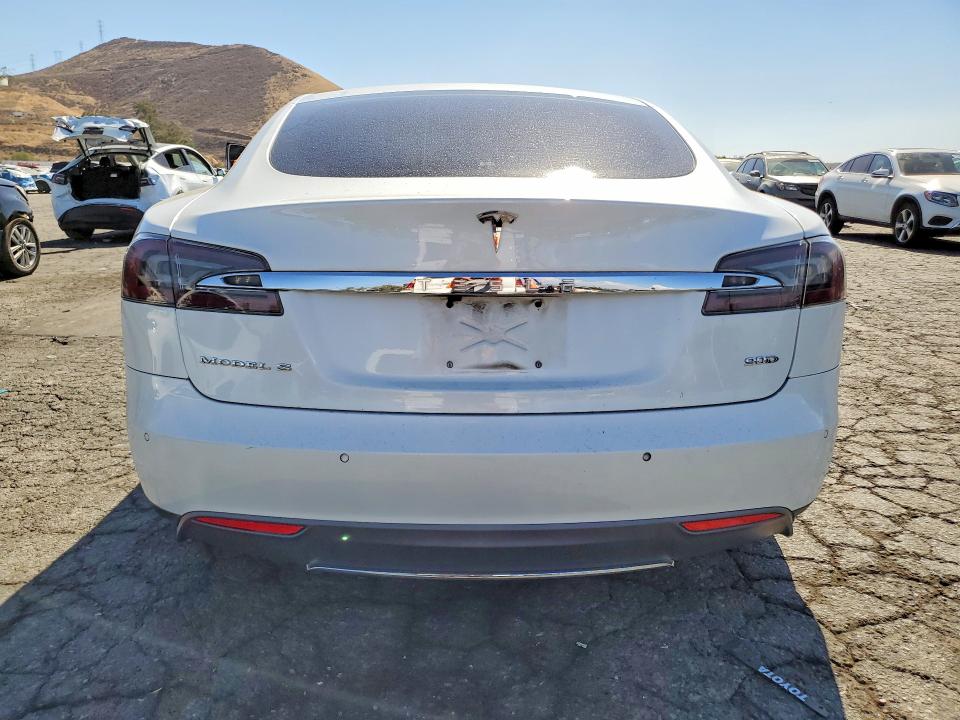2015 Tesla Model S მანქანა იყიდება აუქციონზე, vin: 5YJSA1E2XFF103720, აუქციონის ნომერი: 60596776