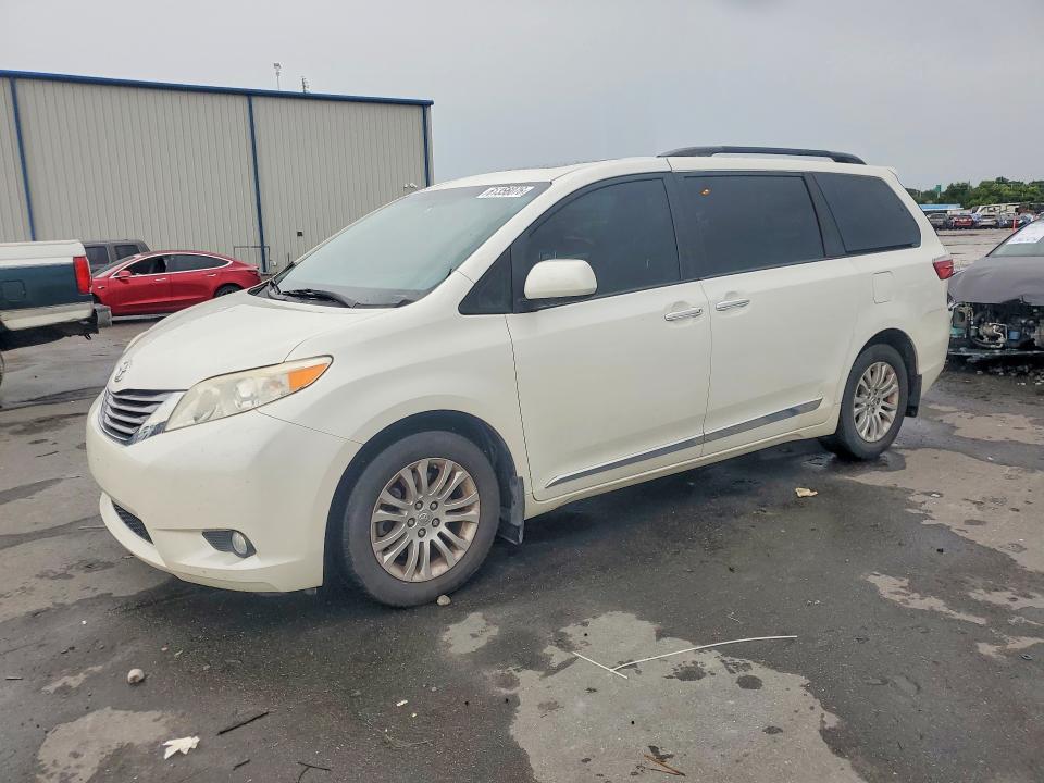 2017 Toyota Sienna მანქანა იყიდება აუქციონზე, vin: 5TDYZ3DC3HS833783, აუქციონის ნომერი: 61356076