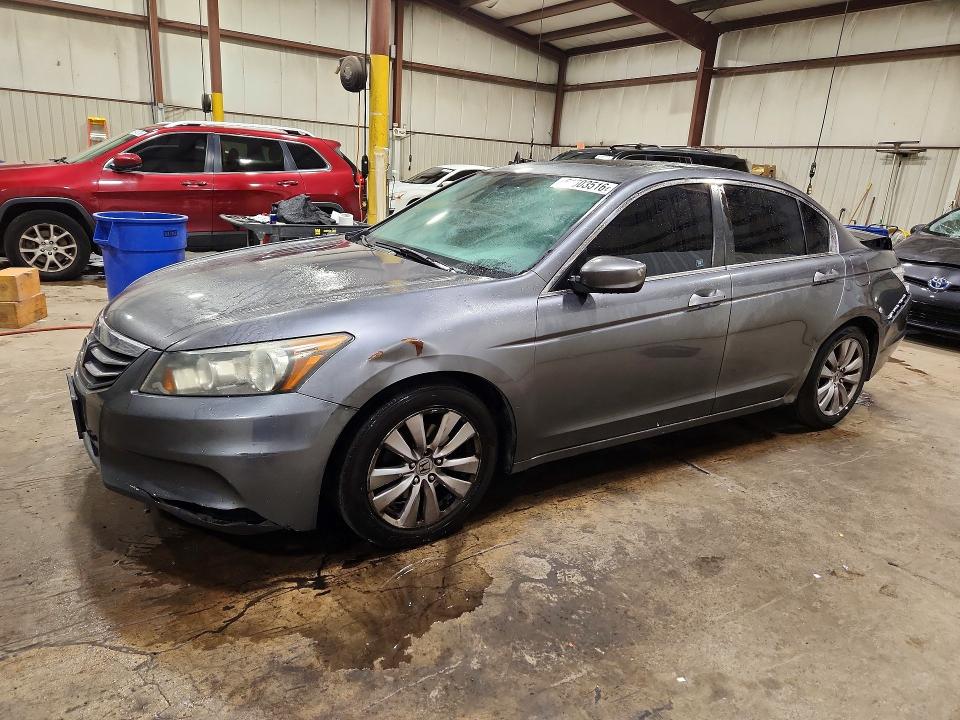 61503516 :رقم المزاد ، 1HGCP2F83BA053212 vin ، 2011 Honda Accord مزاد بيع