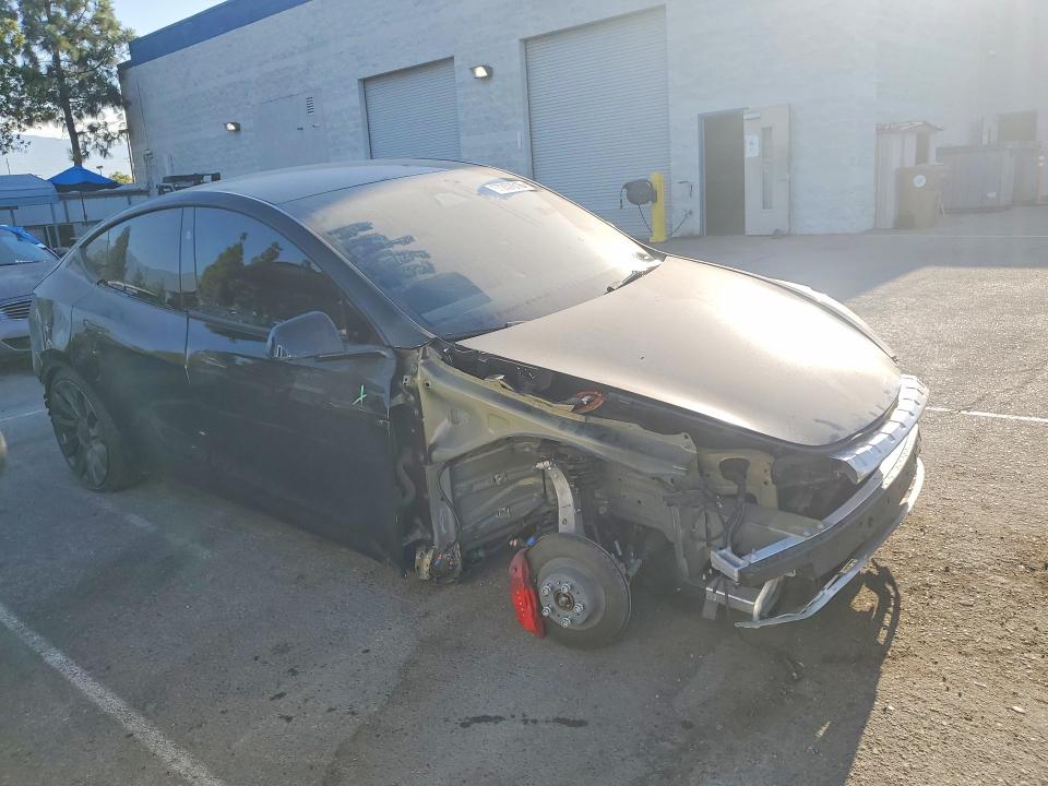 2024 Tesla Model Y მანქანა იყიდება აუქციონზე, vin: 7SAYGDEF7RF058515, აუქციონის ნომერი: 57357616