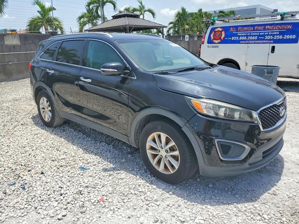 60794756 :رقم المزاد ، 5XYPG4A36HG195697 vin ، 2017 Kia Sorento مزاد بيع