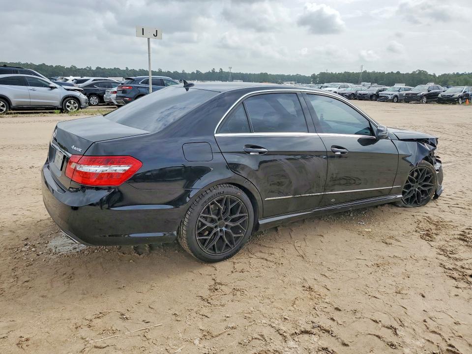 61137436 :رقم المزاد ، WDDHF8HB7AA085801 vin ، 2010 Mercedes-benz E مزاد بيع