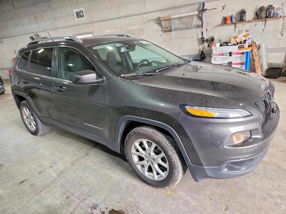 61352606 :رقم المزاد ، 1C4PJLCS9GW273097 vin ، 2016 Jeep Cherokee مزاد بيع