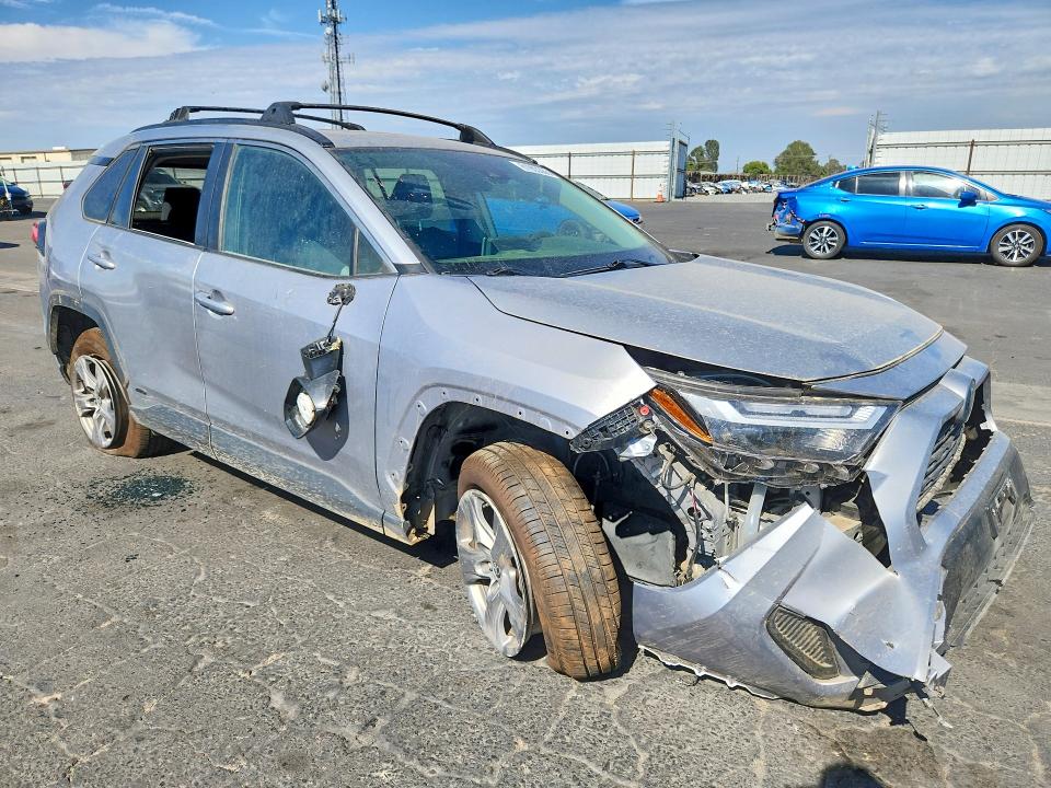 Продажа на аукционе авто 2023 Toyota Rav4 Hybrid, vin: JTMRWRFV1PD572839, номер лота: 61903366