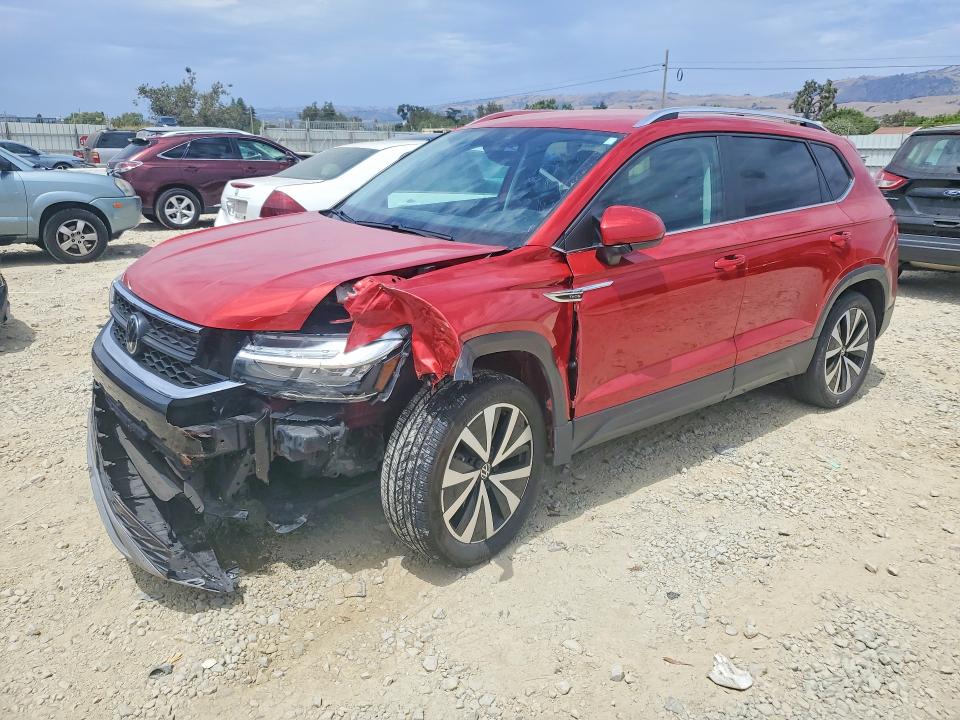60849586 :رقم المزاد ، 3VVYX7B23NM095391 vin ، 2022 Volkswagen Taos مزاد بيع