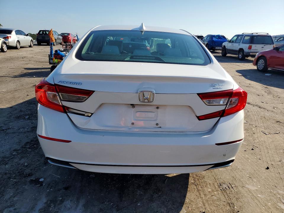 60787606 :رقم المزاد ، 1HGCV1F17JA041324 vin ، 2018 Honda Accord مزاد بيع