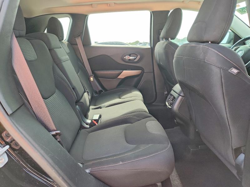 60742616 :رقم المزاد ، 1C4PJLCB1HW613523 vin ، 2017 Jeep Cherokee مزاد بيع