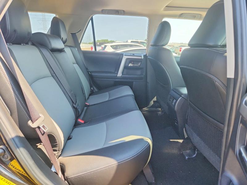 63138076 :رقم المزاد ، JTEBU5JR1H5430024 vin ، 2017 Toyota 4runner مزاد بيع