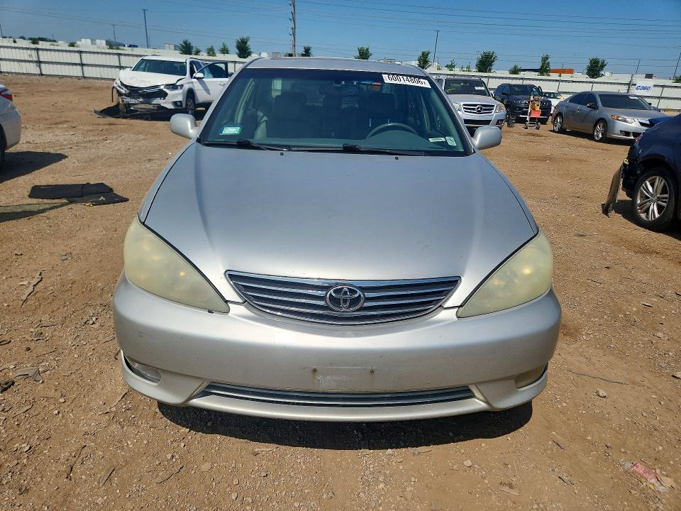 60014806 :رقم المزاد ، 4T1BF30K65U087893 vin ، 2005 Toyota Camry مزاد بيع