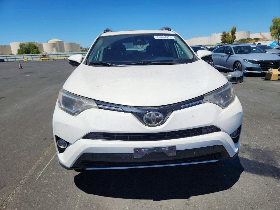Продажа на аукционе авто 2017 Toyota Rav4, vin: JTMWFREV5HJ716173, номер лота: 60834796