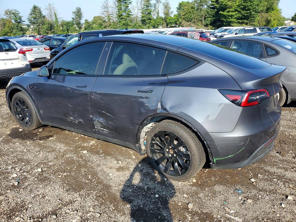 62912286 :رقم المزاد ، 7SAYGDEE5NF358684 vin ، 2022 Tesla Model Y مزاد بيع