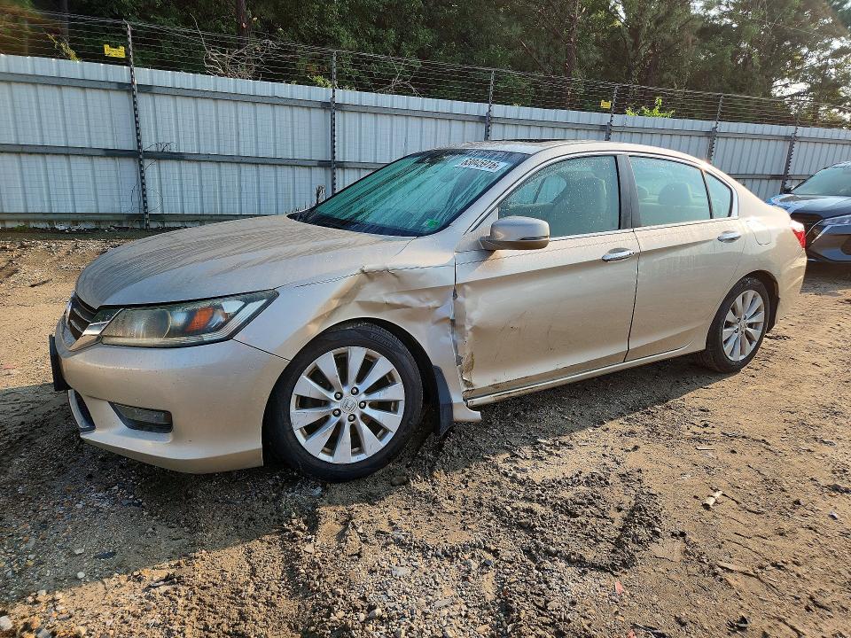 Auction sale of the 2014 Honda Accord, vin: 1HGCR2F81EA054700, lot number: 63045916