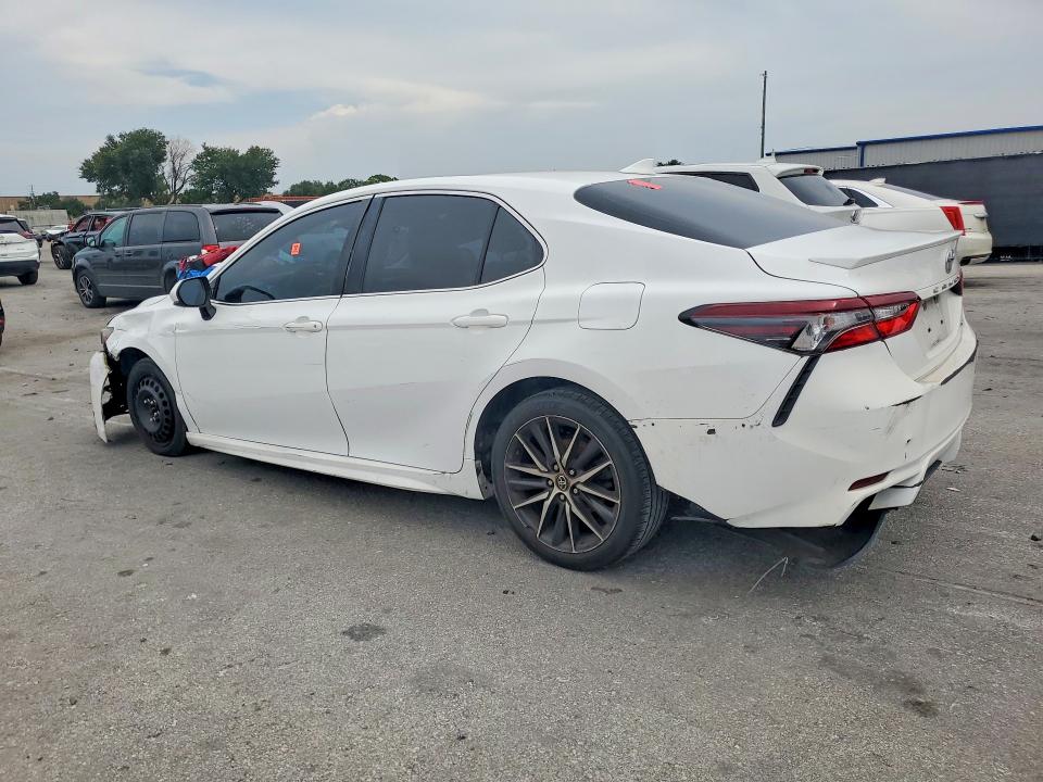 61804126 :رقم المزاد ، 4T1G11AK1MU530859 vin ، 2021 Toyota Camry مزاد بيع
