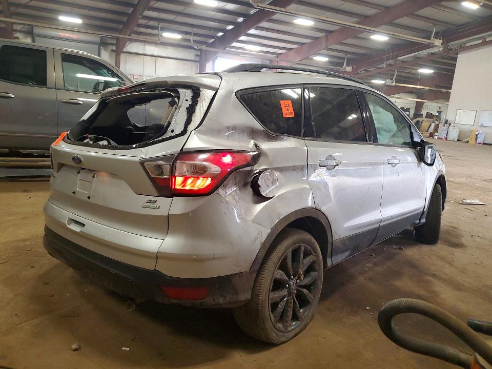 2017 Ford Escape მანქანა იყიდება აუქციონზე, vin: 1FMCU0GD3HUA12458, აუქციონის ნომერი: 61362206