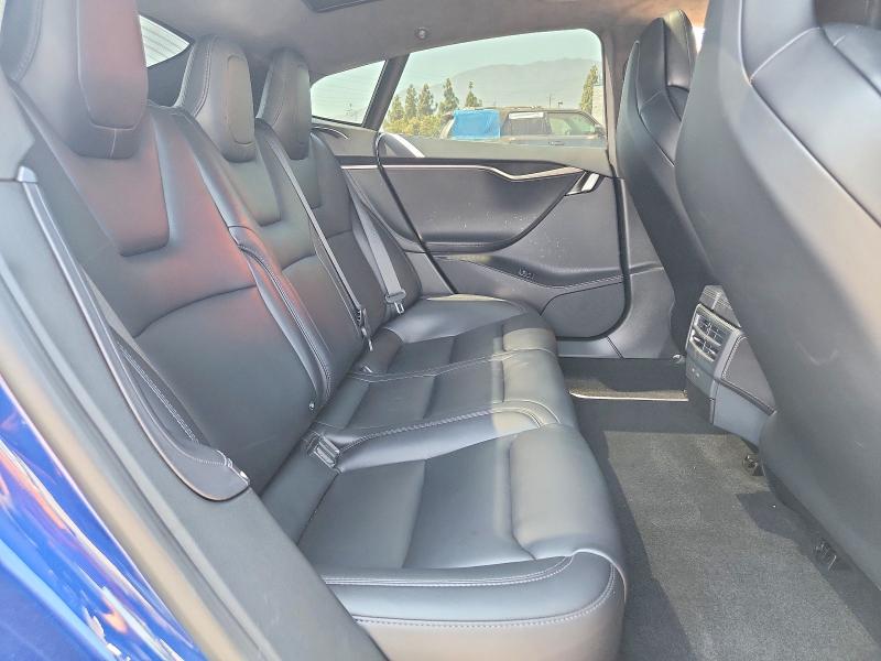 61093236 :رقم المزاد ، 5YJSA1E25JF282970 vin ، 2018 Tesla Model S مزاد بيع