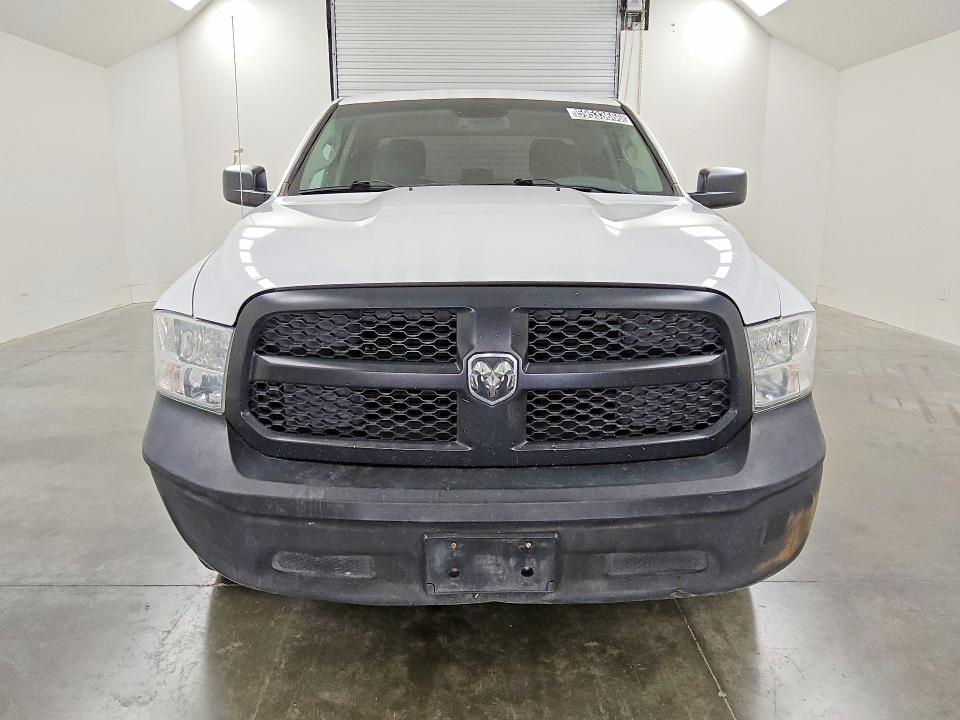 59533666 :رقم المزاد ، 1C6RR7FG1JS303392 vin ، 2018 Ram 1500 مزاد بيع