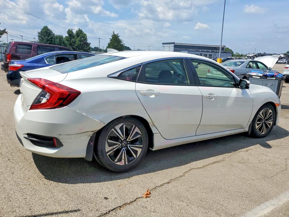 60077376 :رقم المزاد ، JHMFC1F37JX029477 vin ، 2018 Honda Civic مزاد بيع