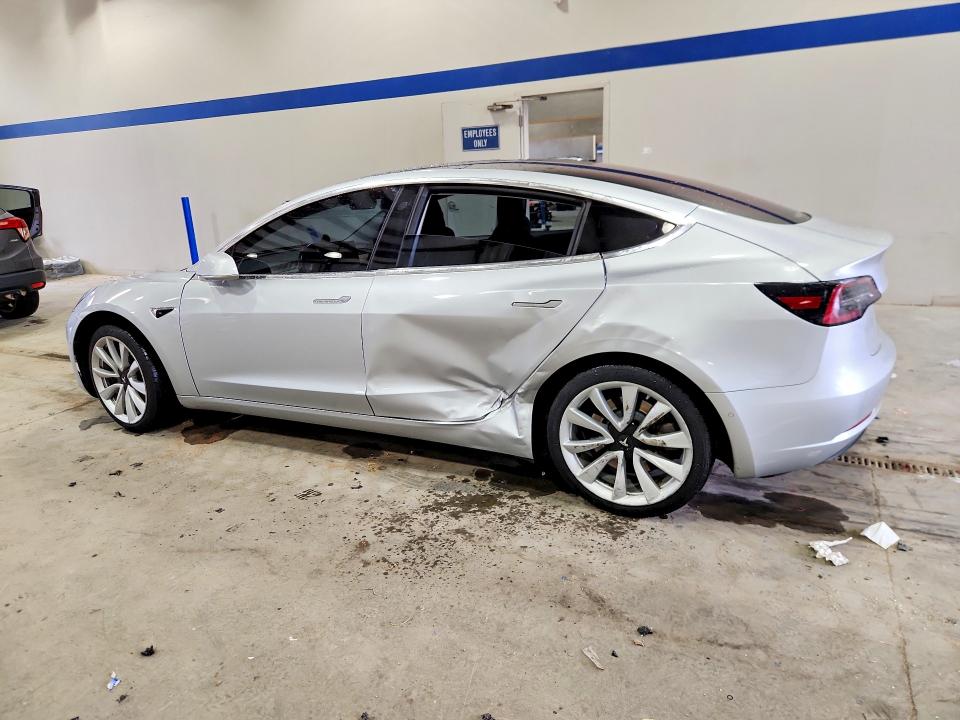 62107996 :رقم المزاد ، 5YJ3E1EA8JF017850 vin ، 2018 Tesla Model 3 مزاد بيع