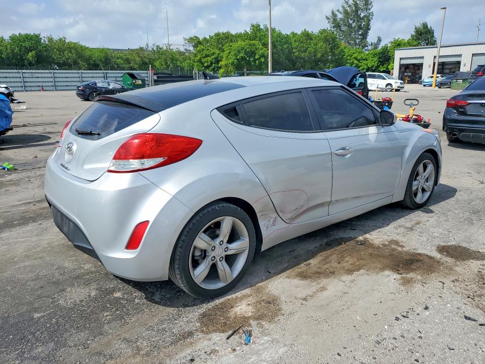 2015 Hyundai Veloster მანქანა იყიდება აუქციონზე, vin: KMHTC6AD1FU228546, აუქციონის ნომერი: 60804436