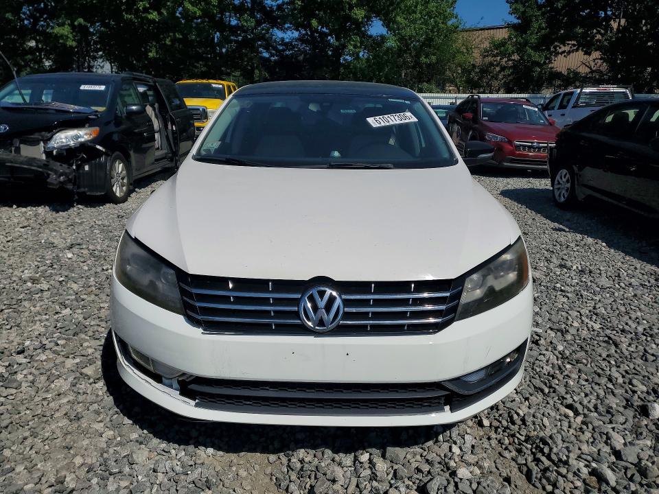 2015 Volkswagen Passat მანქანა იყიდება აუქციონზე, vin: 1VWBT7A34FC031628, აუქციონის ნომერი: 61017306