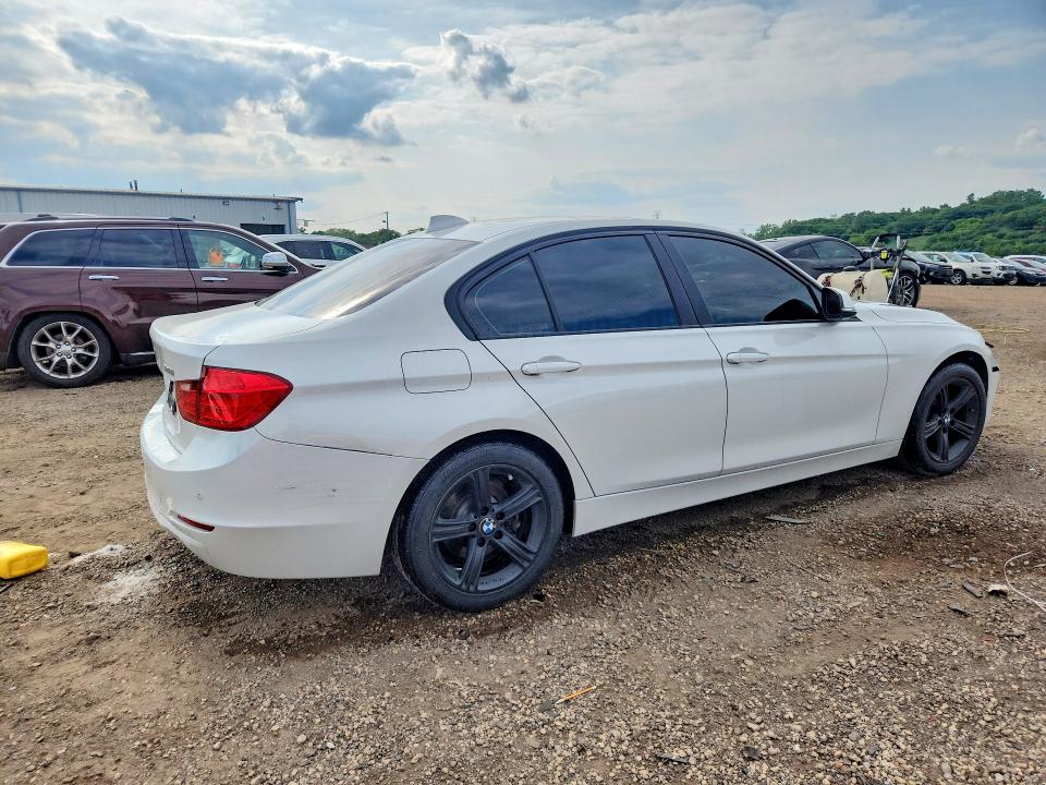 2014 Bmw 328 მანქანა იყიდება აუქციონზე, vin: WBA3B5C55EP652572, აუქციონის ნომერი: 61550566